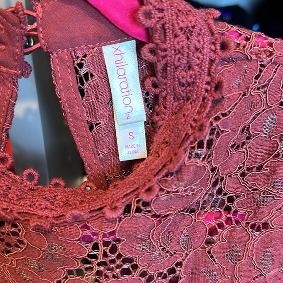 Xhilaration maroon lace sleeveless blouse size S - Picture 2 of 3